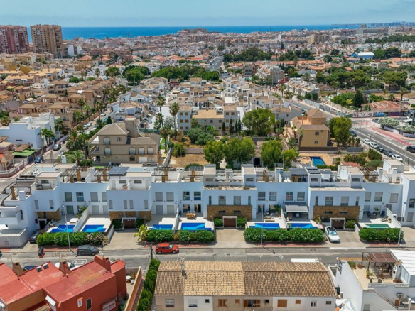 5-bedroom House In Torrevieja, Spain (184 M²)