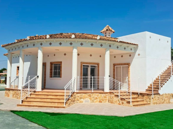 3-bedroom Villa In Catral, Spain (158 M²)
