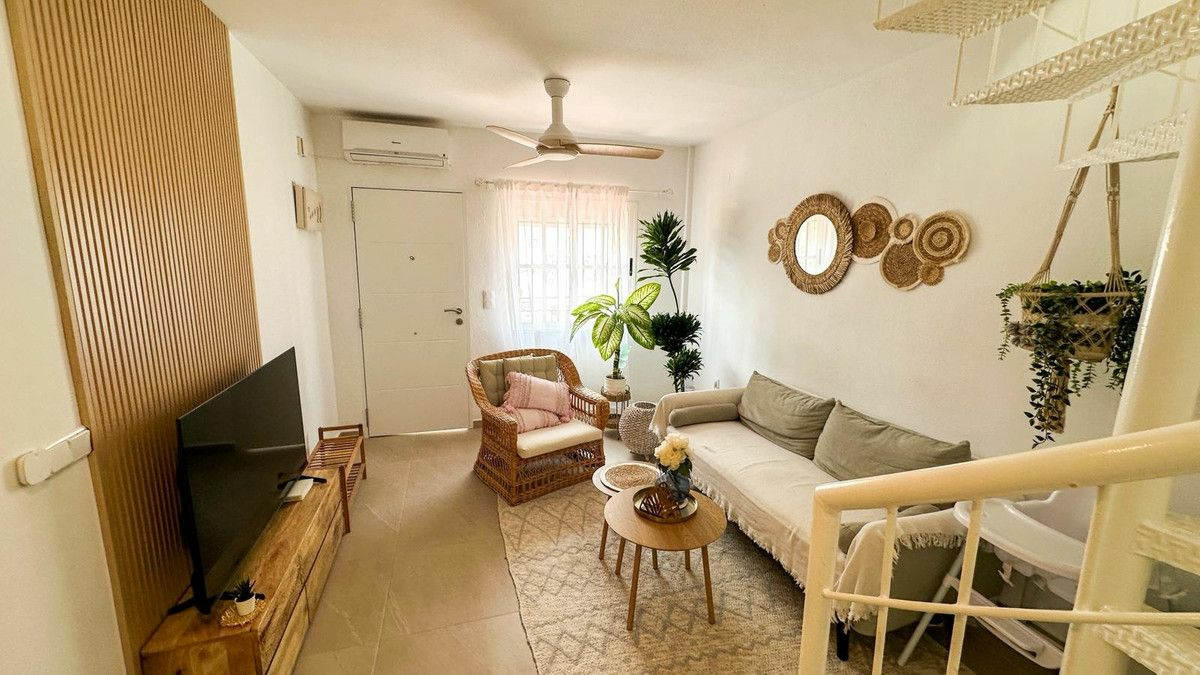 2-bedroom Villa In Orihuela Costa, Spain (68 M²)