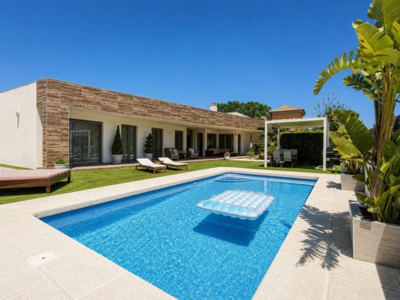 5-bedroom Villa In Santa Pola, Spain (506 M²)