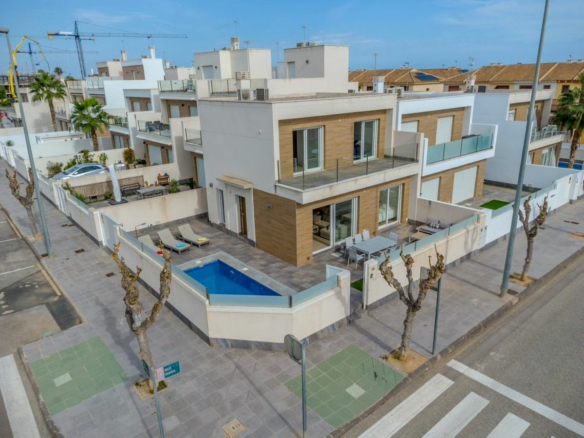 3-bedroom Villa In Pilar De La Horadada, Spain (108 M²)