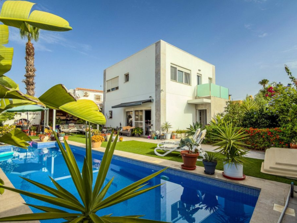 2-bedroom Villa In Torrevieja, Spain (130 M²)