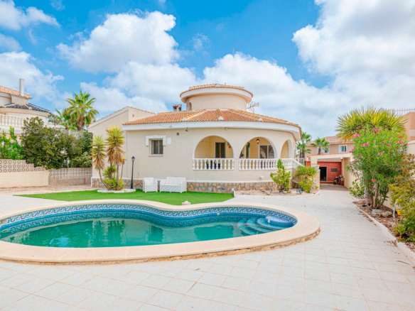3-bedroom Villa In Rojales, Spain (151 M²)
