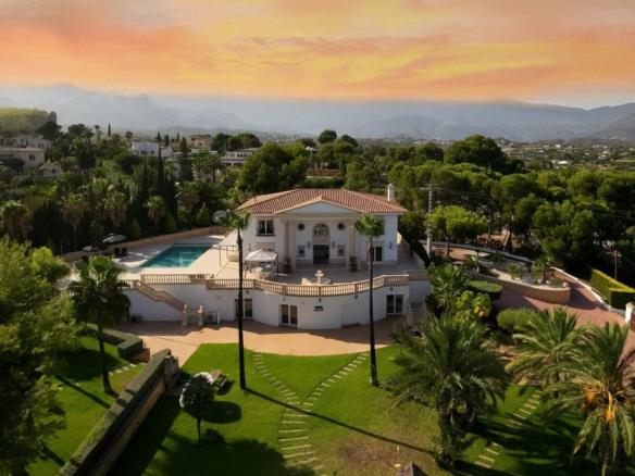 6-bedroom Villa In Altea, Spain (2.147 M²)