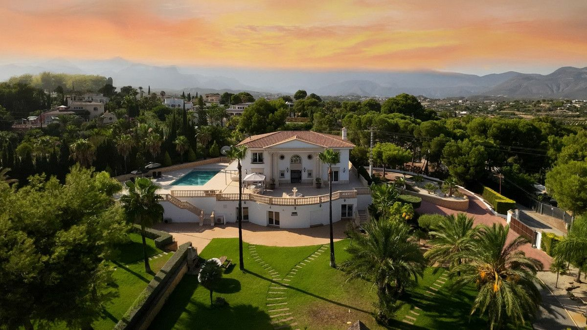 6-bedroom Villa In Altea, Spain (2.147 M²)