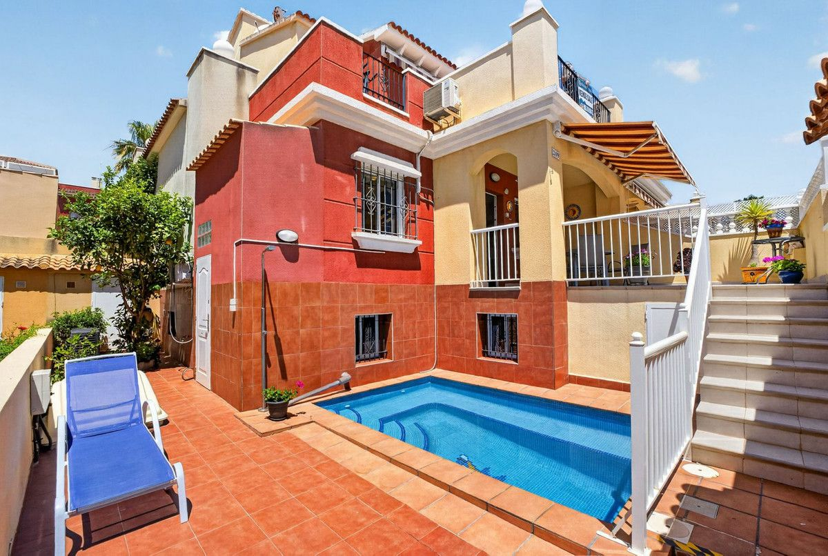 4-bedroom House In Torrevieja, Spain (110 M²)