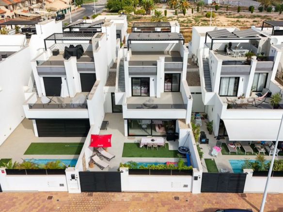 5-bedroom Villa In San Pedro Del Pinatar, Spain (143 M²)