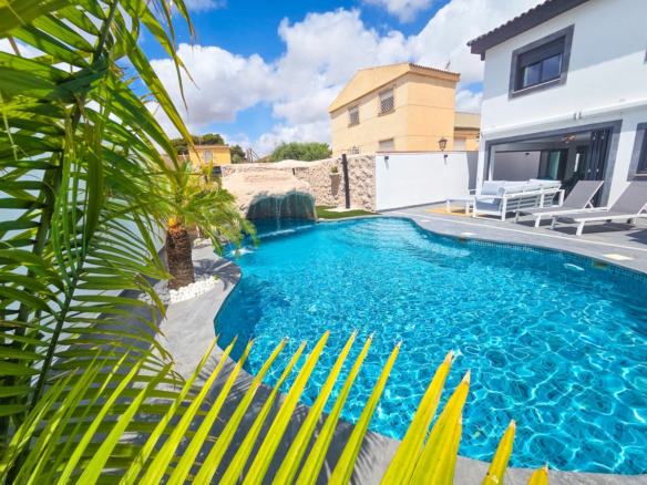 5-bedroom House In Los Urrutias, Spain (157 M²)