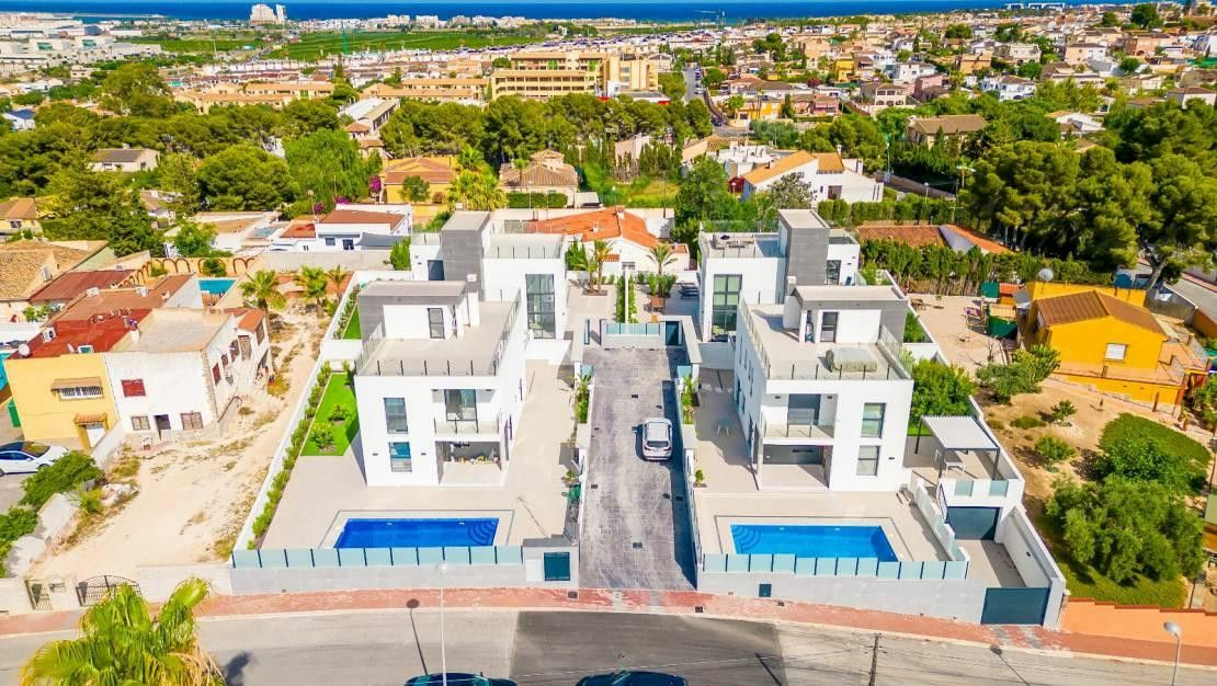 3-bedroom House In Orihuela, Spain (190 M²)