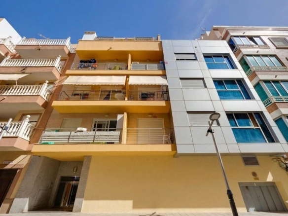 3-bedroom Apartment In Torrevieja, Spain (105 M²)