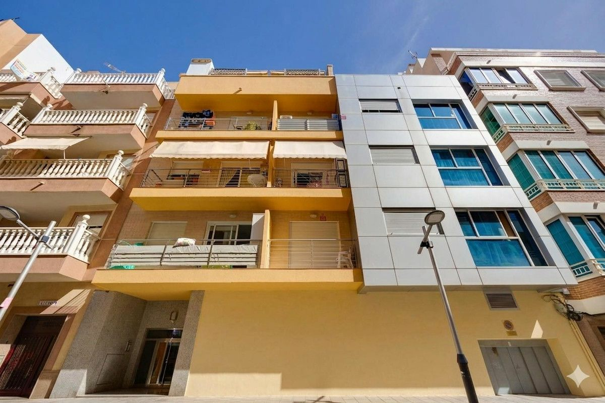 3-bedroom Apartment In Torrevieja, Spain (105 M²)