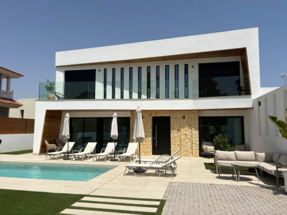 4-bedroom Villa In Torrevieja, Spain (188 M²)
