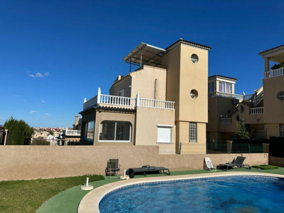 4-bedroom House In Orihuela Costa, Spain (207 M²)