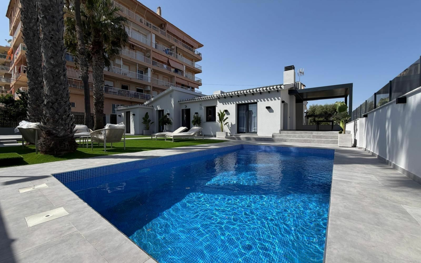 4-bedroom Villa In Torrevieja, Spain (103 M²)