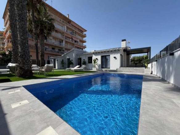 4-bedroom Villa In Torrevieja, Spain (103 M²)