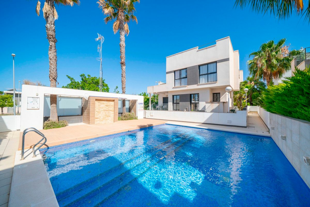3-bedroom Villa In Rojales, Spain (122 M²)