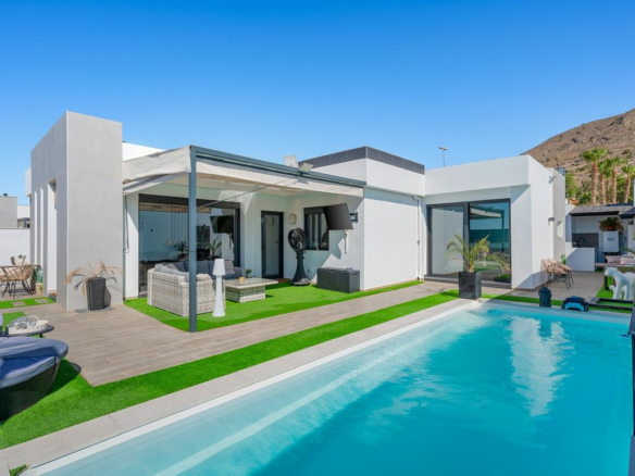 4-bedroom Villa In Fortuna, Spain (120 M²)