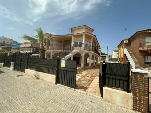 3-bedroom House In Los Alcázares, Spain (50 M²)