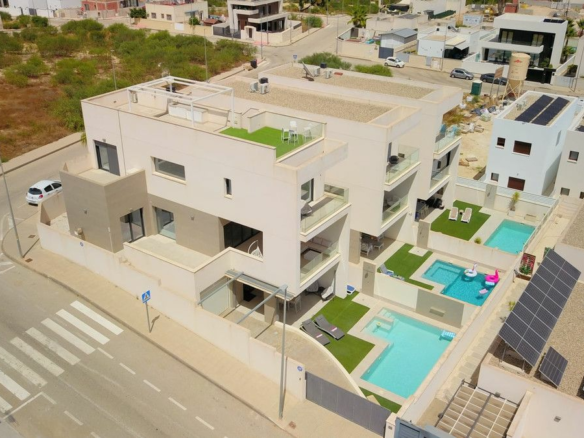 4-bedroom Villa In Benijofar, Spain (319 M²)