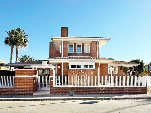 4-bedroom Villa In Santiago De La Ribera, Spain (473 M²)