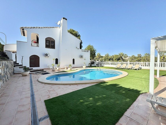 4-bedroom Villa In Orihuela Costa, Spain (150 M²)