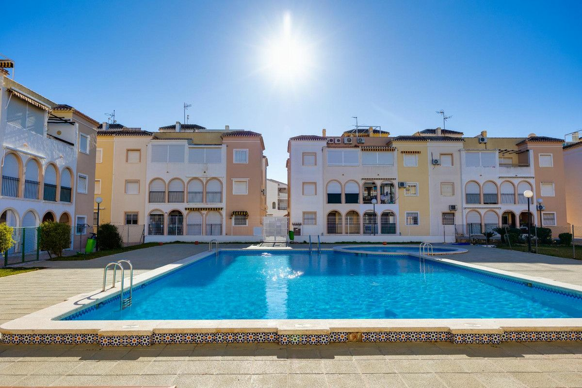 2-bedroom Villa In Torrevieja, Spain (60 M²)