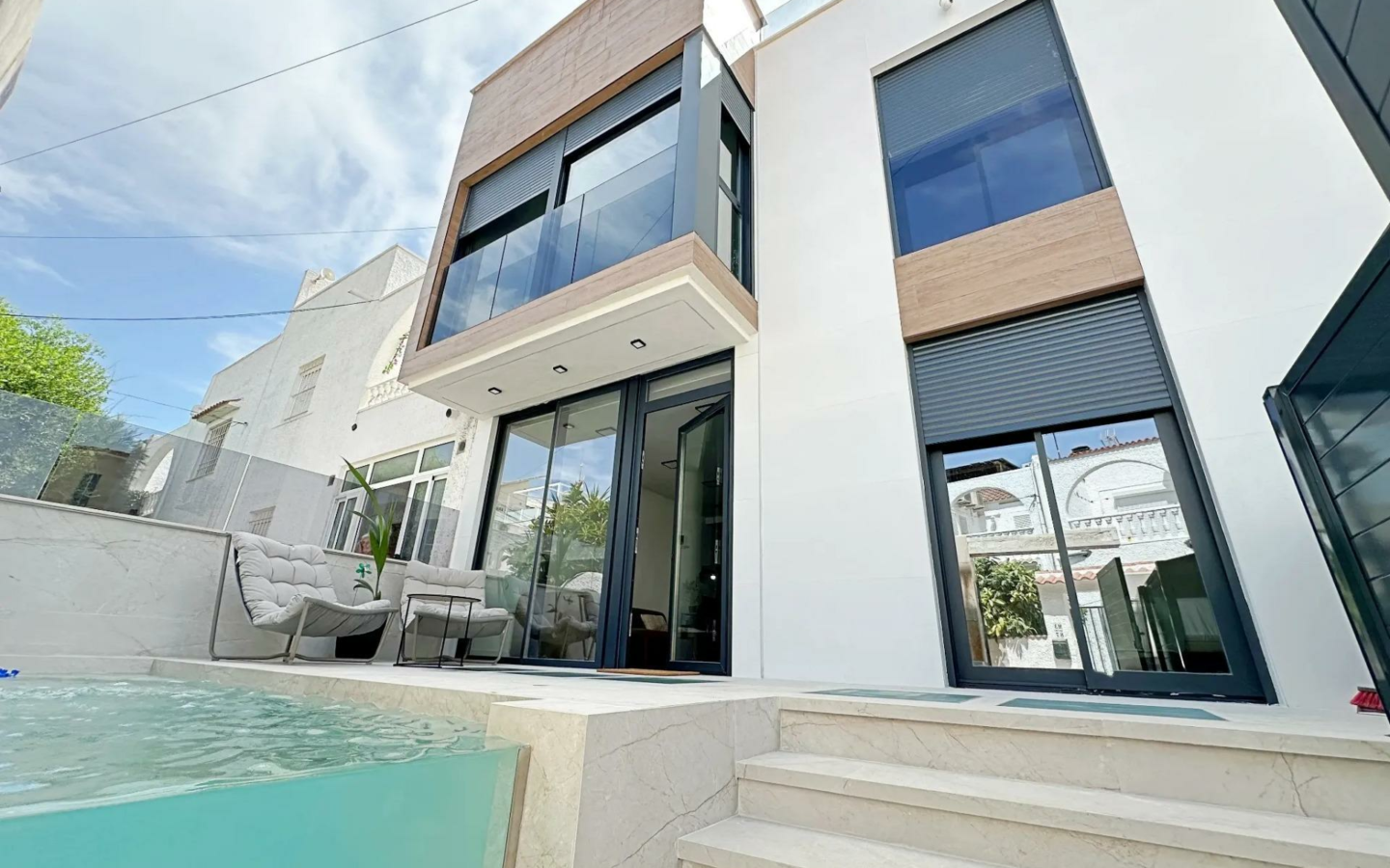 3-bedroom House In Torrevieja, Spain (180 M²)