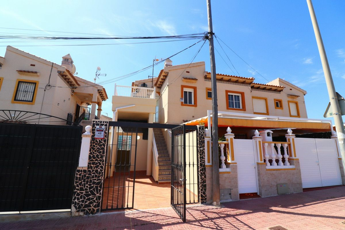 2-bedroom Apartment In Orihuela Costa, Spain (52 M²)