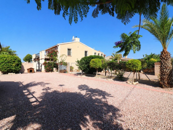 4-bedroom Villa In Albatera, Spain (231 M²)
