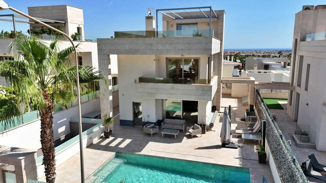 5-bedroom Villa In Orihuela Costa, Spain (200 M²)