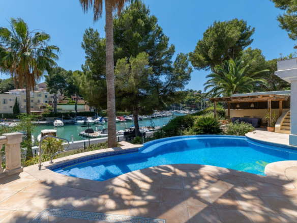 6-bedroom Villa In Calvià, Spain (614 M²)