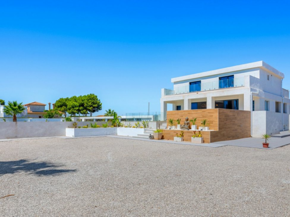 8-bedroom Country House In Los Montesinos, Spain (790 M²)