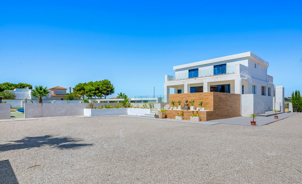 8-bedroom Country House In Los Montesinos, Spain (790 M²)