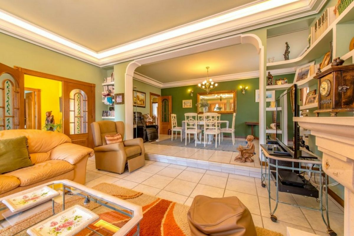 6-bedroom Villa In Torrevieja, Spain (500 M²)