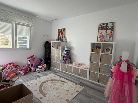 4-bedroom Villa In Algorfa, Spain (283 M²)