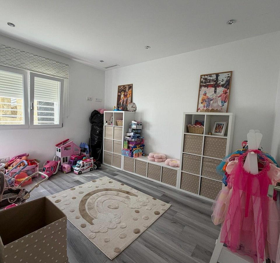 4-bedroom Villa In Algorfa, Spain (283 M²)
