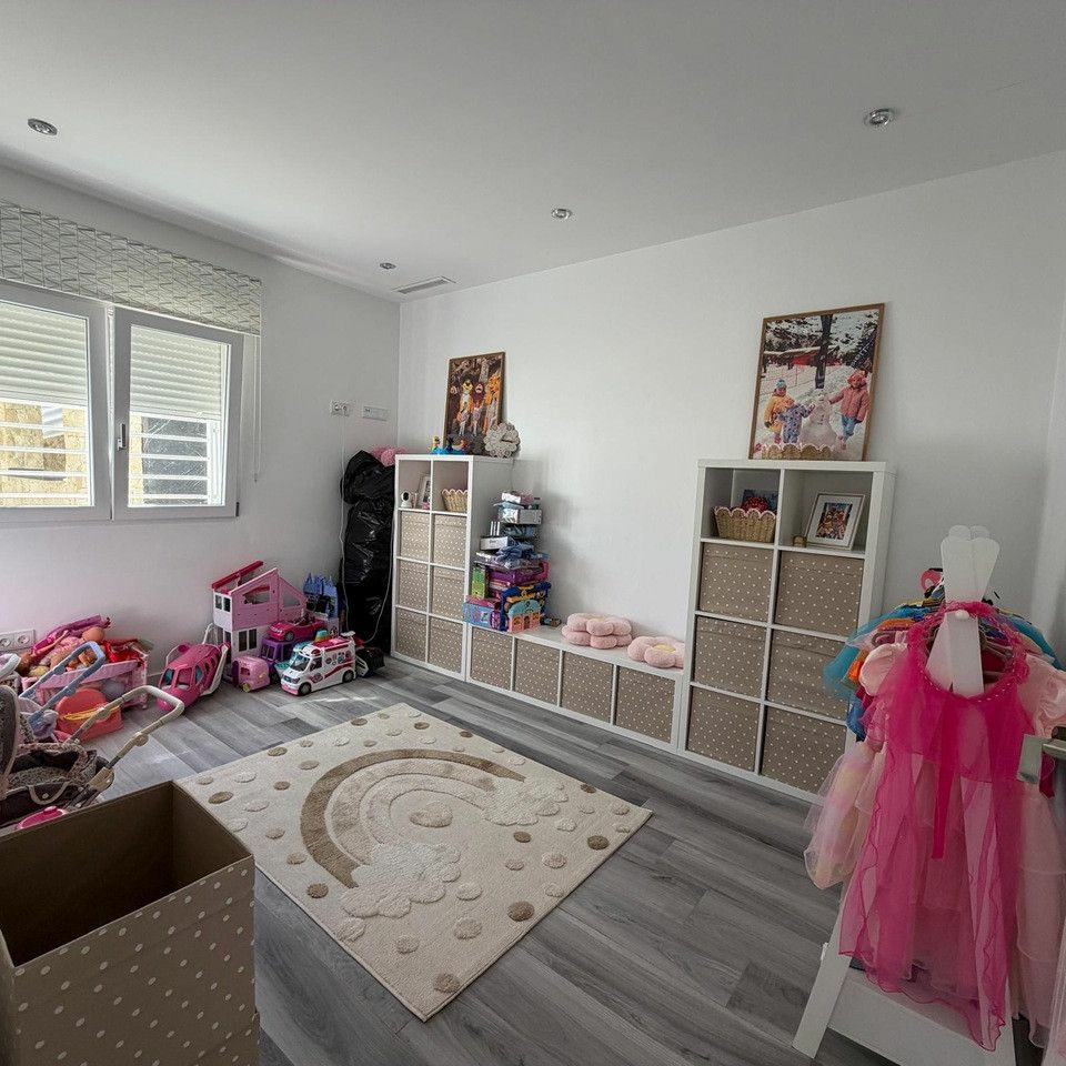 4-bedroom Villa In Algorfa, Spain (283 M²)