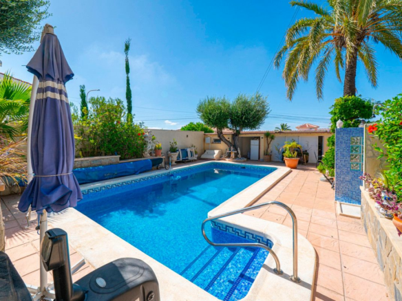 3-bedroom Villa In Rojales, Spain (146 M²)