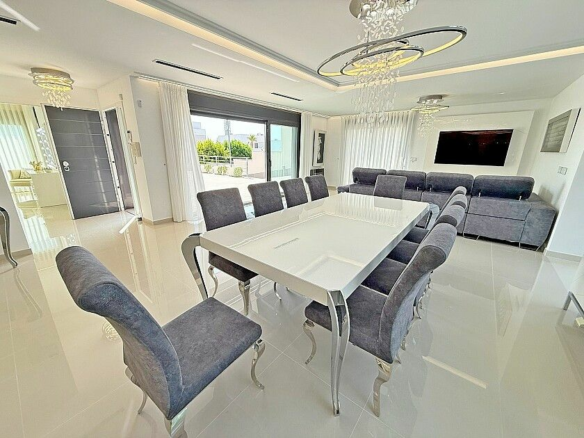 5-bedroom Villa In San Miguel De Salinas, Spain (316 M²)
