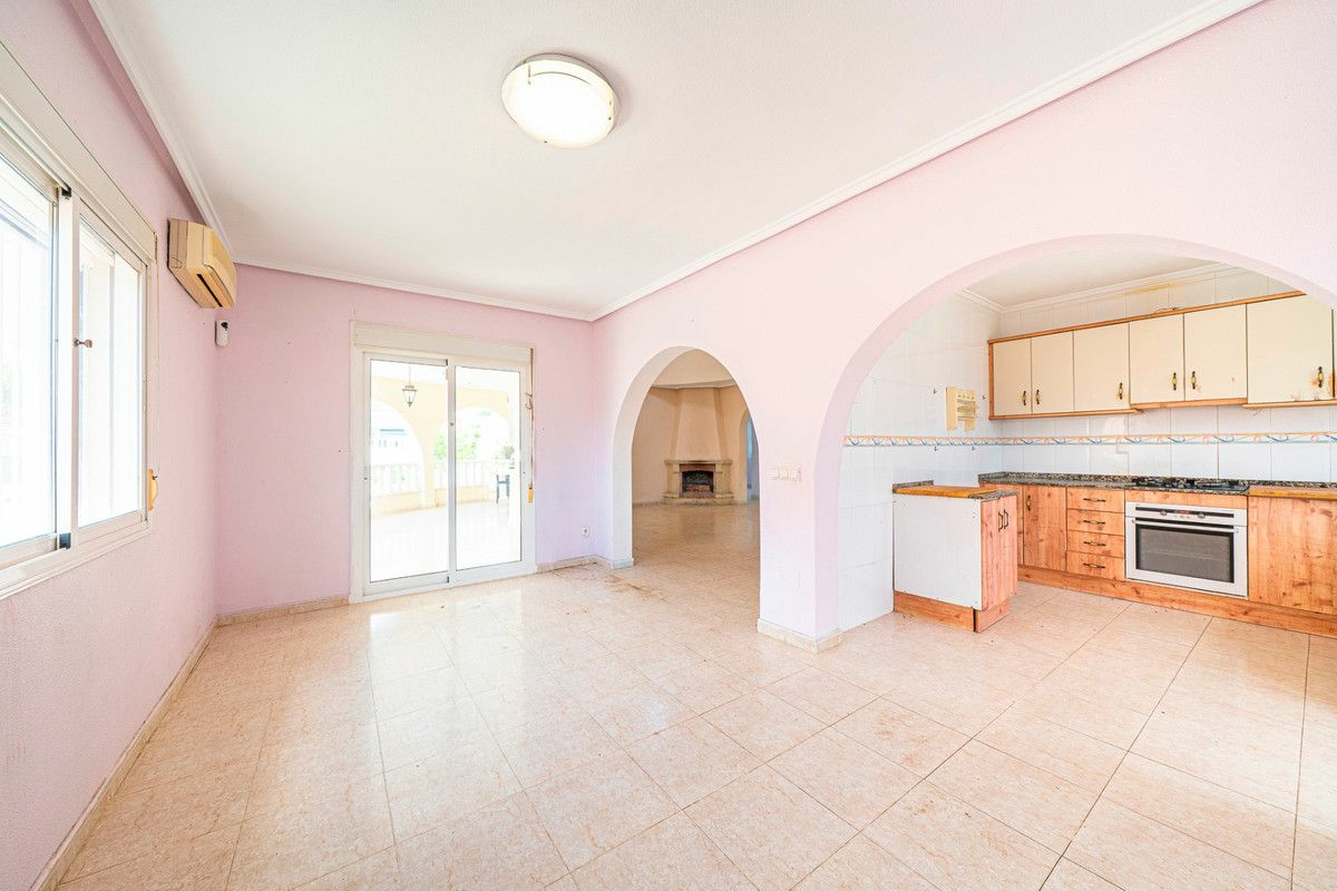 3-bedroom Villa In Rojales, Spain (151 M²)