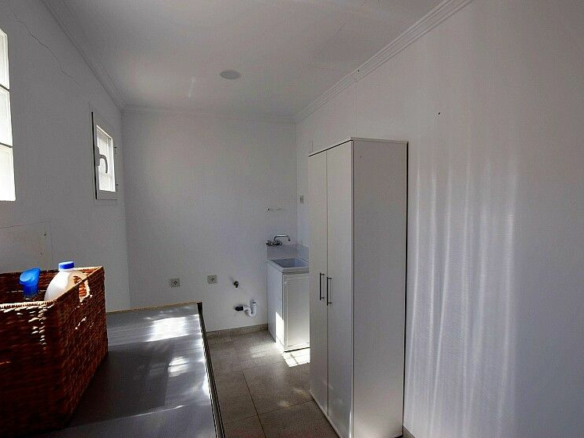 7-bedroom House In San Miguel De Salinas, Spain (400 M²)