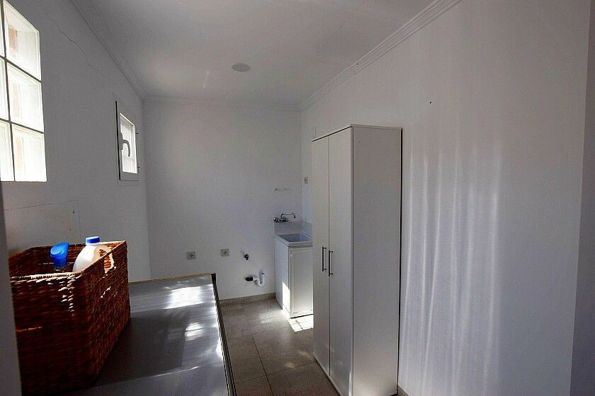 7-bedroom House In San Miguel De Salinas, Spain (400 M²)