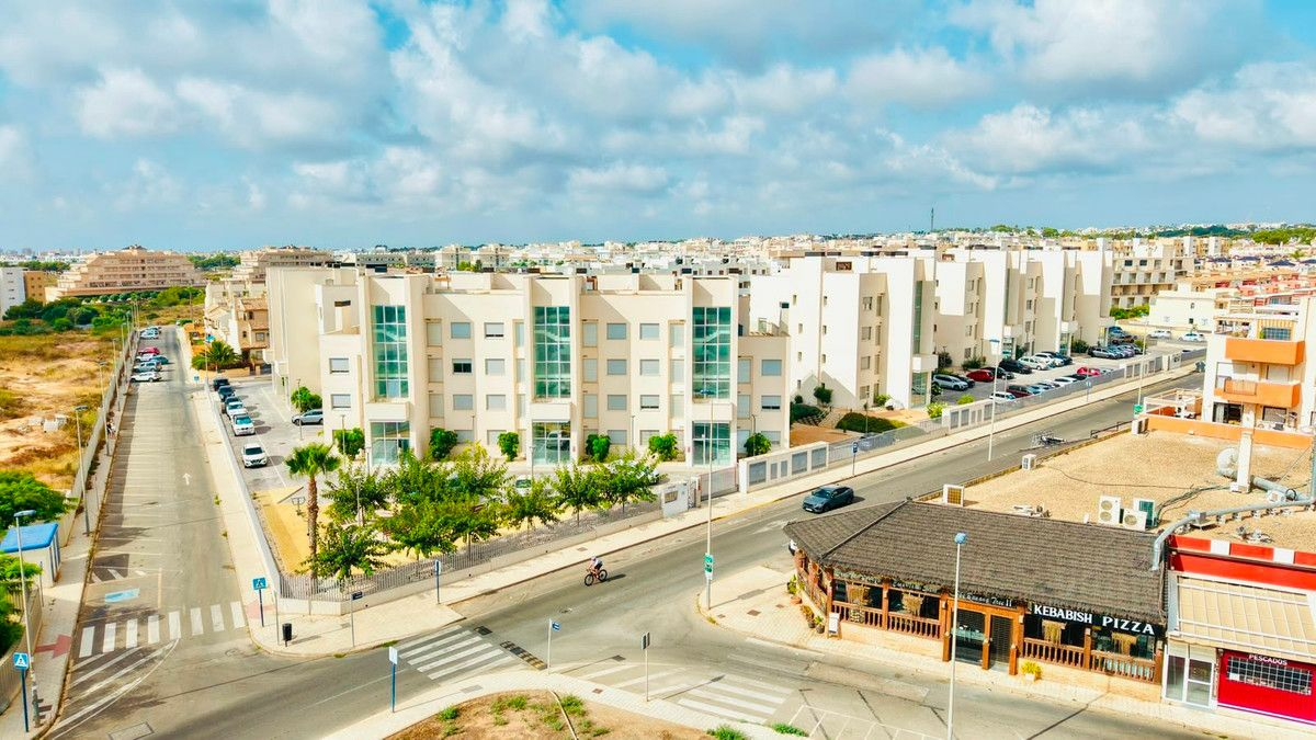 2-bedroom Apartment In Orihuela Costa, Spain (93 M²)
