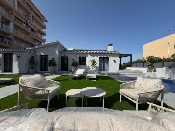 4-bedroom Villa In Torrevieja, Spain (103 M²)