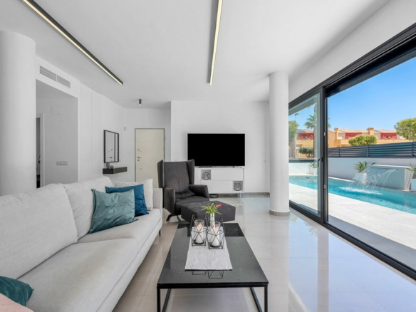 4-bedroom Villa In Guardamar Del Segura, Spain (194 M²)