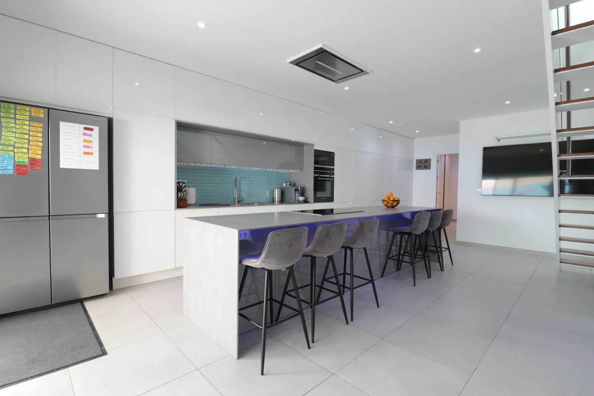 4-bedroom Villa In Benijofar, Spain (319 M²)