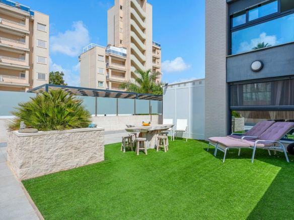3-bedroom Apartment In Guardamar Del Segura, Spain (108 M²)