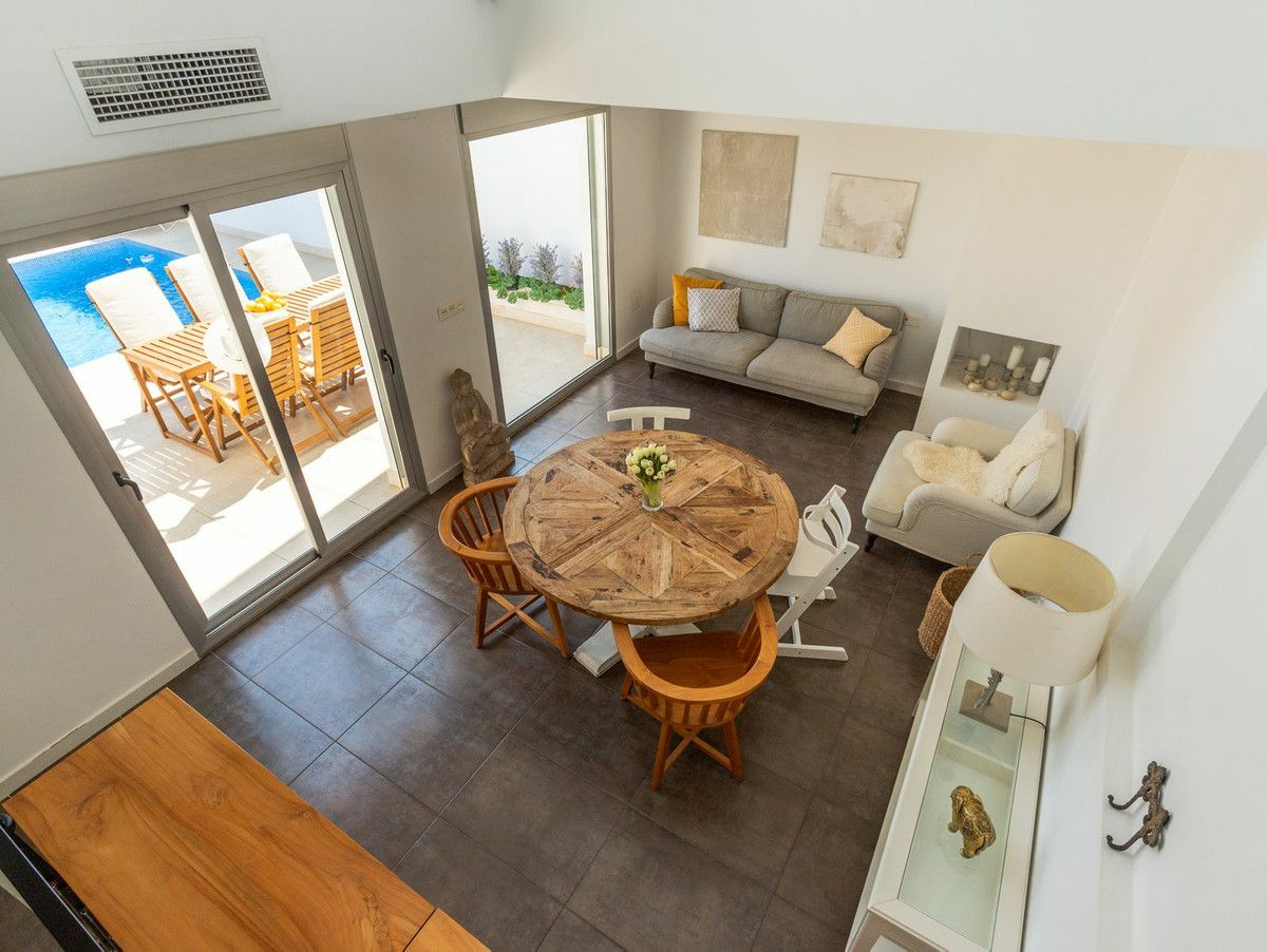 5-bedroom House In Torrevieja, Spain (184 M²)