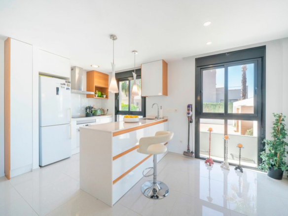 3-bedroom Villa In Rojales, Spain (122 M²)