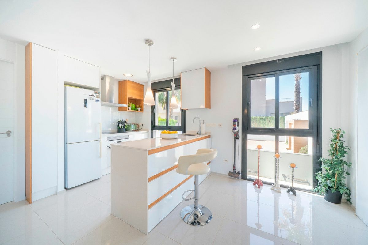 3-bedroom Villa In Rojales, Spain (122 M²)